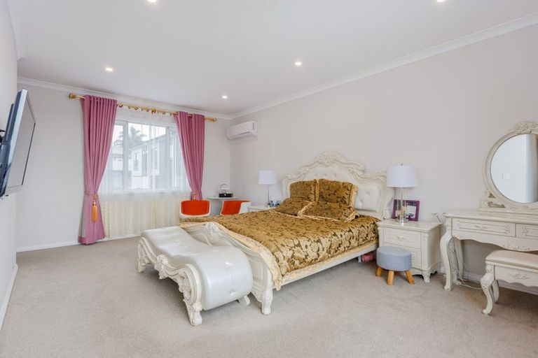 Photo of property in 25 Pupuke Road, Birkenhead, Auckland, 0627