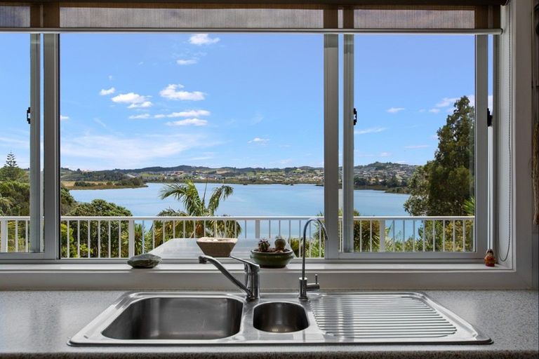 Photo of property in 36 Pohutukawa Avenue, Red Beach, 0932