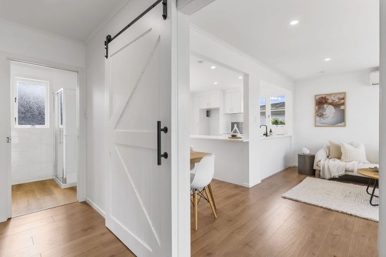 Photo of property in 1/55 Northcote Road, Hillcrest, Auckland, 0627