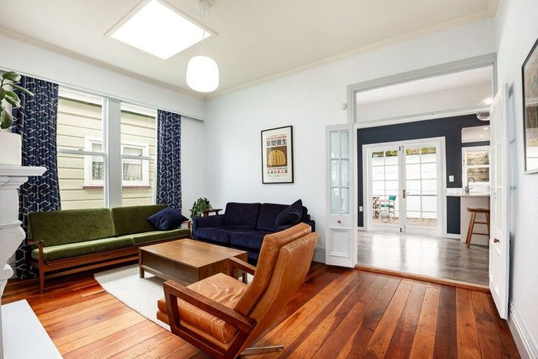 Photo of property in 5 Burwah Street, Berhampore, Wellington, 6023