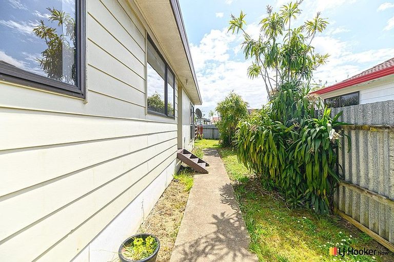Photo of property in 2/190 Te Irirangi Drive, Flat Bush, Auckland, 2019
