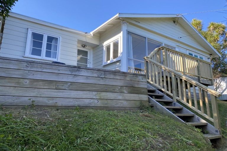 Photo of property in 14 Te Pari Pari Road, Pukerua Bay, 5026