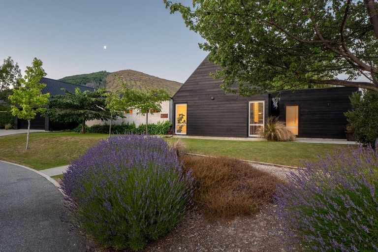 Photo of property in 1 Larkins Way, Arthurs Point, Queenstown, 9371