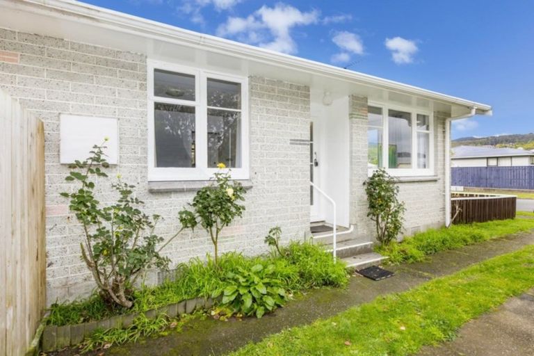 Photo of property in 1/19 Clouston Park Road, Clouston Park, Upper Hutt, 5018