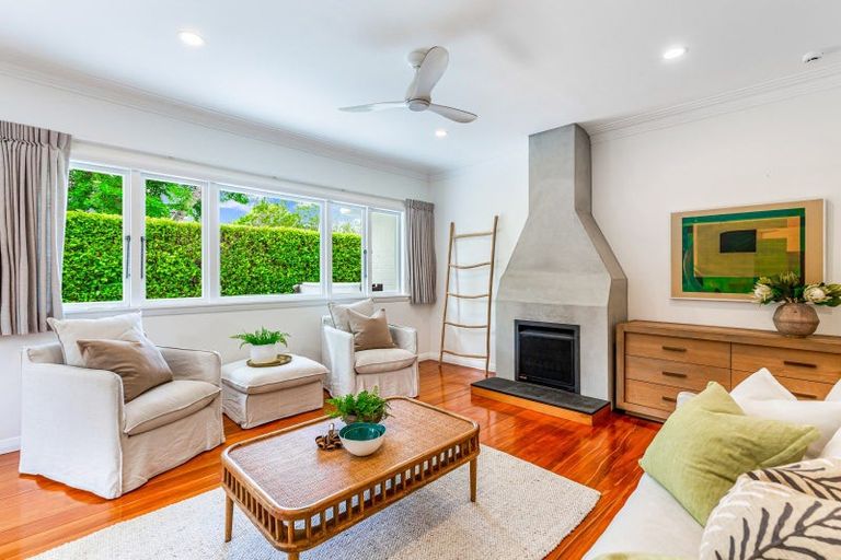 Photo of property in 1/27 Summer Street, Stanley Point, Auckland, 0624