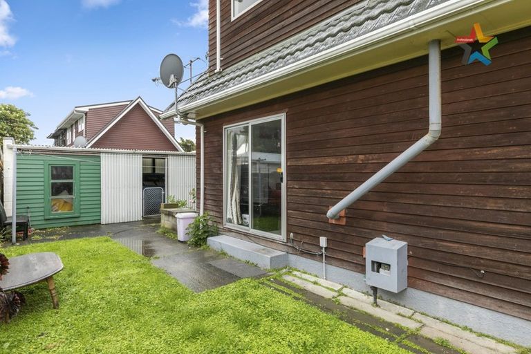 Photo of property in 2/15 Douglas Street, Waiwhetu, Lower Hutt, 5010