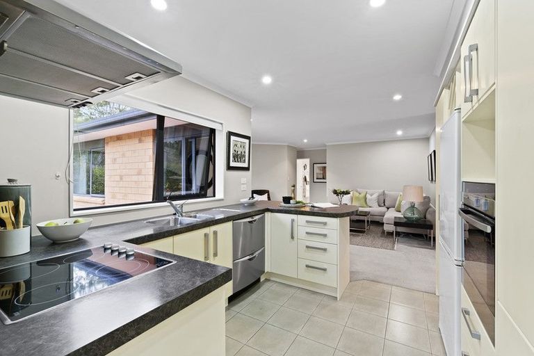 Photo of property in 60 Seamount Drive, Red Beach, 0932