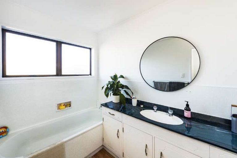 Photo of property in 16 Shakespeare Road, Waiuku, 2681