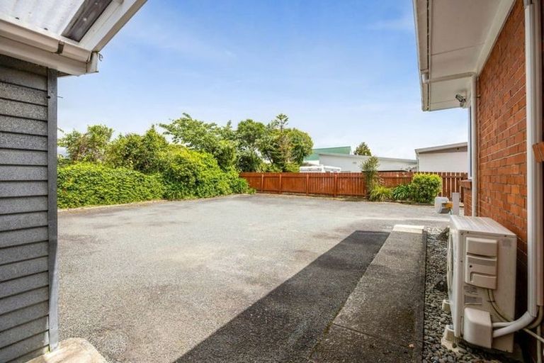 Photo of property in 379 Broadway, Stratford, 4332