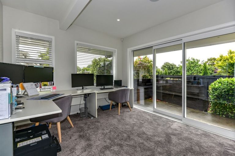 Photo of property in 20 Hampton Place, Burnside, Christchurch, 8053