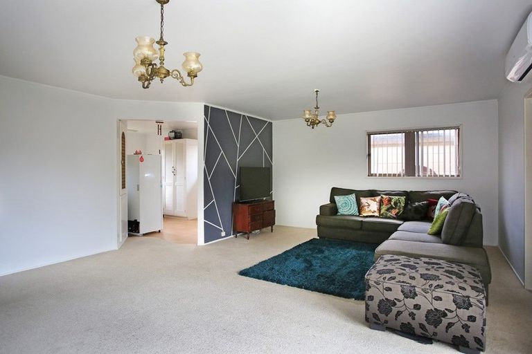 Photo of property in 14 Brynbela Court, Papakura, 2110