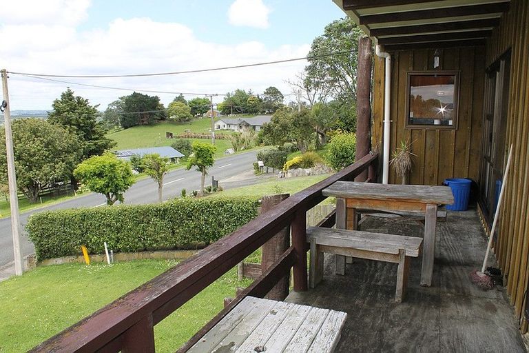Photo of property in 37 Whaka Street, Maungaturoto, 0520