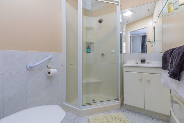 Photo of property in 2/56 Kiwi Esplanade, Mangere Bridge, Auckland, 2022