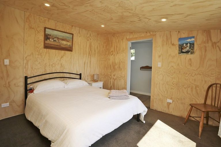 Photo of property in 25 Burrows Street, Bluff, 9814