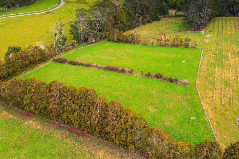 Photo of property in 76 Awa Road, Kumeu, 0891