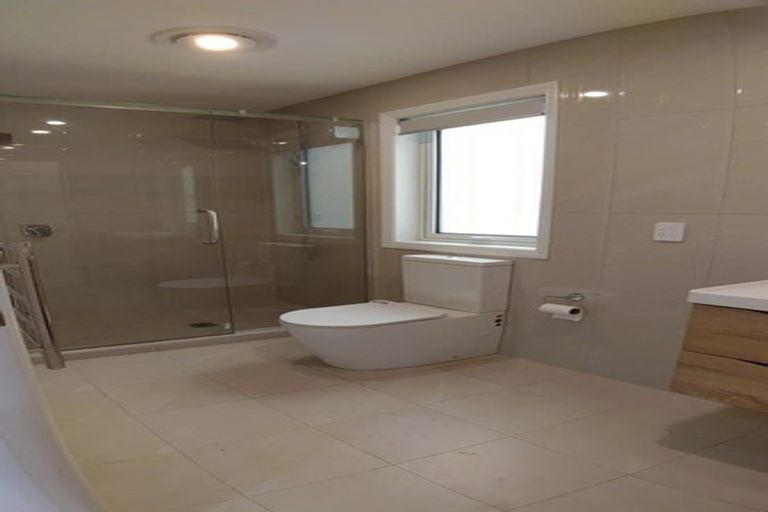 Photo of property in 36 Trias Road, Totara Vale, Auckland, 0629