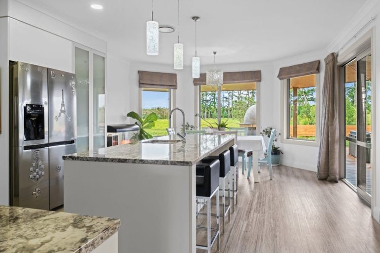 Photo of property in 32 Arthur Road, Paraite, New Plymouth, 4373