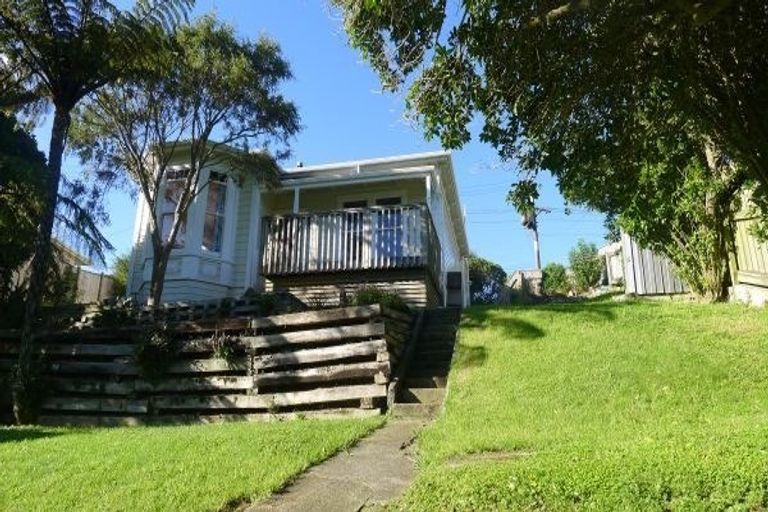 Photo of property in 27 Tawa Terrace, Tawa, Wellington, 5028