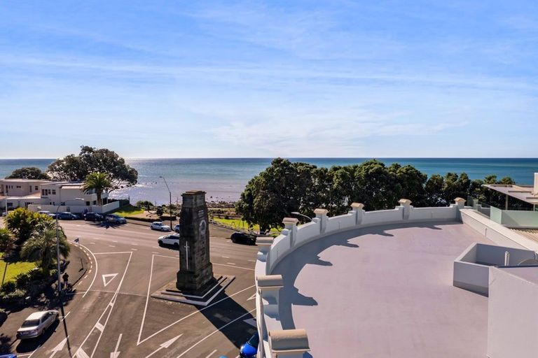 Photo of property in 1e Queen Street, New Plymouth, 4310