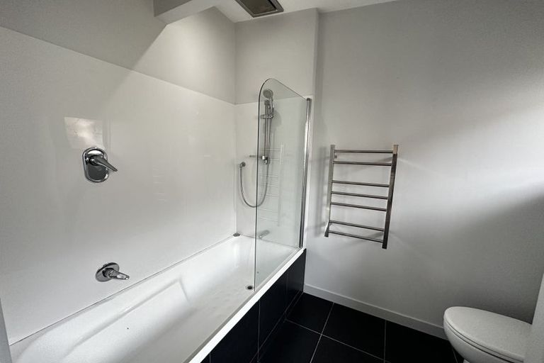 Photo of property in 1/6 Anne Road, Hillcrest, Auckland, 0627