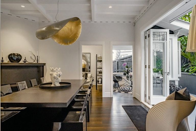 Photo of property in 20 Seabreeze Road, Narrow Neck, Auckland, 0624