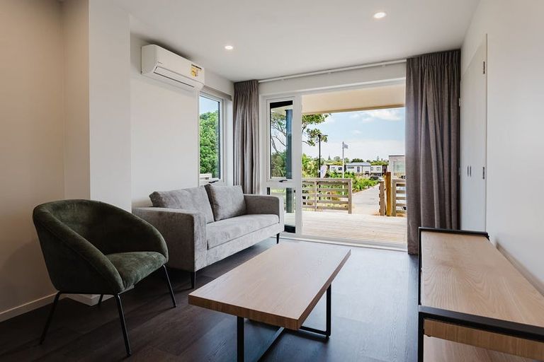 Photo of property in 96 Te Puketoka Lane, Mangere, Auckland, 2022