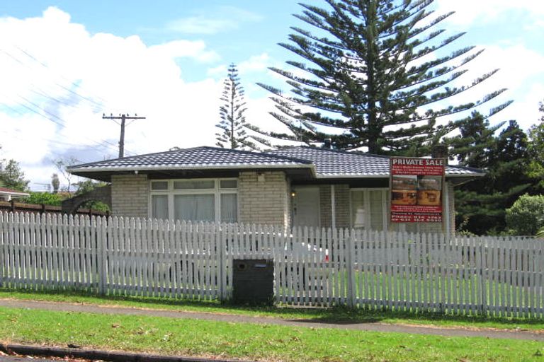 Photo of property in 74 Tirimoana Road, Te Atatu South, Auckland, 0602