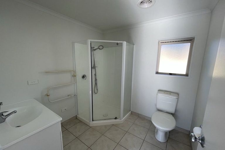 Photo of property in 35 Chesterfield Way, Orewa, 0931