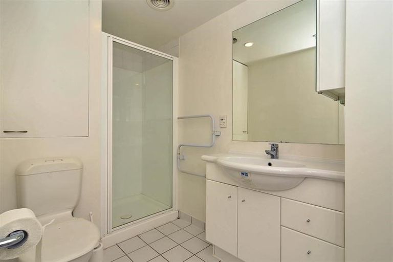 Photo of property in Terrace Heights Apartments, 2a/163 The Terrace, Wellington Central, Wellington, 6011