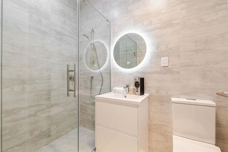 Photo of property in 16 Kuaha Road, Massey, Auckland, 0614