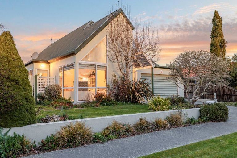 Photo of property in 46 Westgrove Avenue, Avonhead, Christchurch, 8042