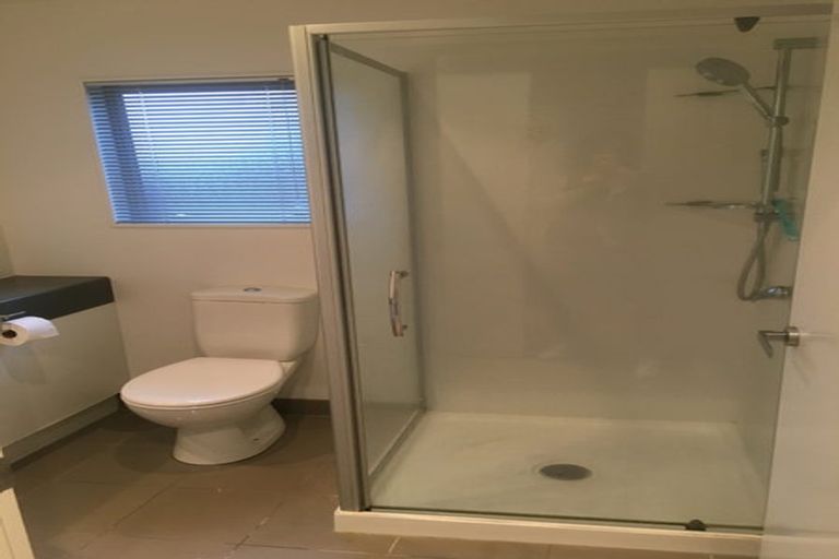 Photo of property in 1a/71 Spencer Road, Oteha, Auckland, 0632