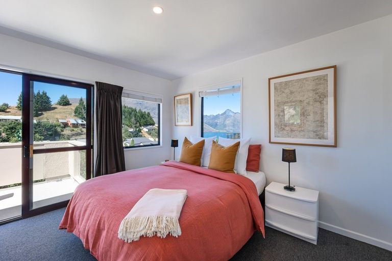 Photo of property in 12 Greenstone Place, Fernhill, Queenstown, 9300