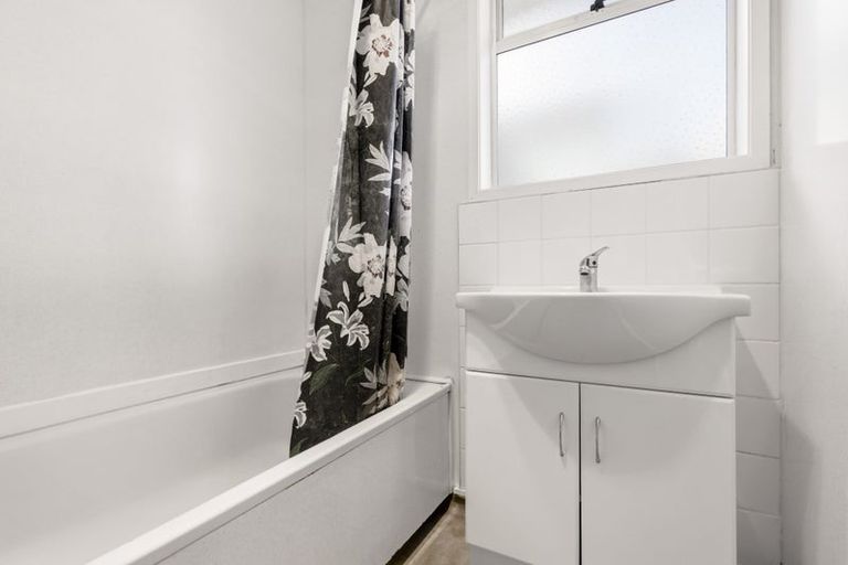 Photo of property in 86 Tamatea Road, Taupo, 3330