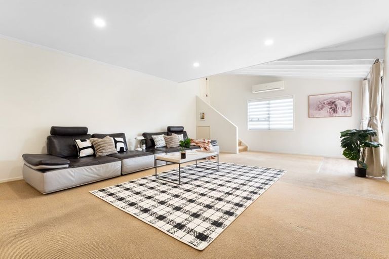 Photo of property in 31 Stranolar Drive, Mount Roskill, Auckland, 1041