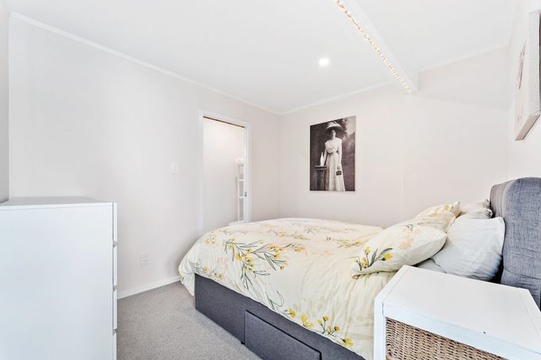 Photo of property in 54 Waiwera Road, Waiwera, Orewa, 0994