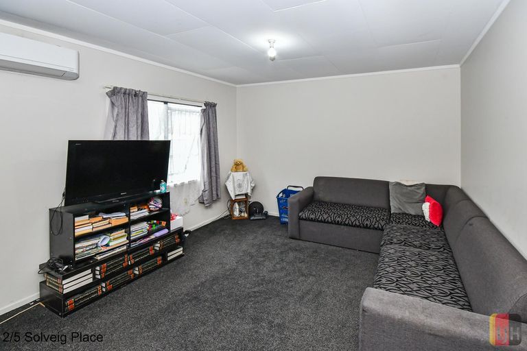 Photo of property in 1/5 Solveig Place, Randwick Park, Auckland, 2105