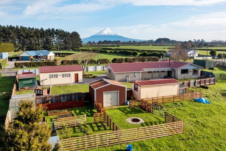 Photo of property in 38 Ketemarae Road, Normanby, Hawera, 4675