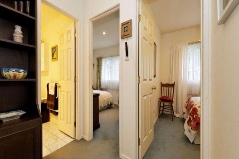 Photo of property in 35 Chamari Close, Titirangi, Auckland, 0604