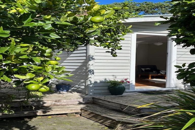 Photo of property in 22 St Michaels Avenue, Point Chevalier, Auckland, 1022