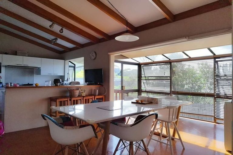 Photo of property in 77 Beechdale Crescent, Pakuranga Heights, Auckland, 2010