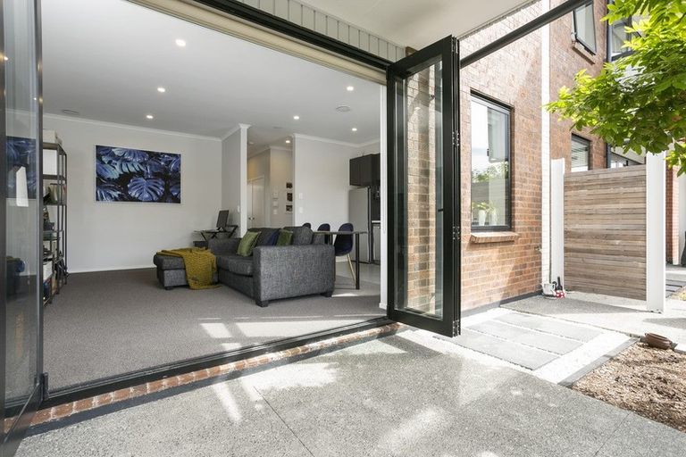 Photo of property in 2/7 Uku Lane, Hobsonville, Auckland, 0616