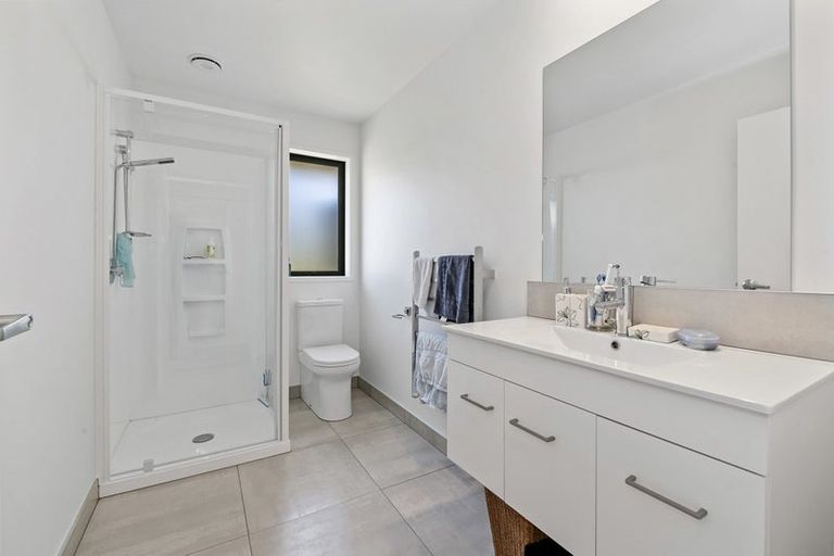 Photo of property in 10 Mahi Road, Helensville, 0800