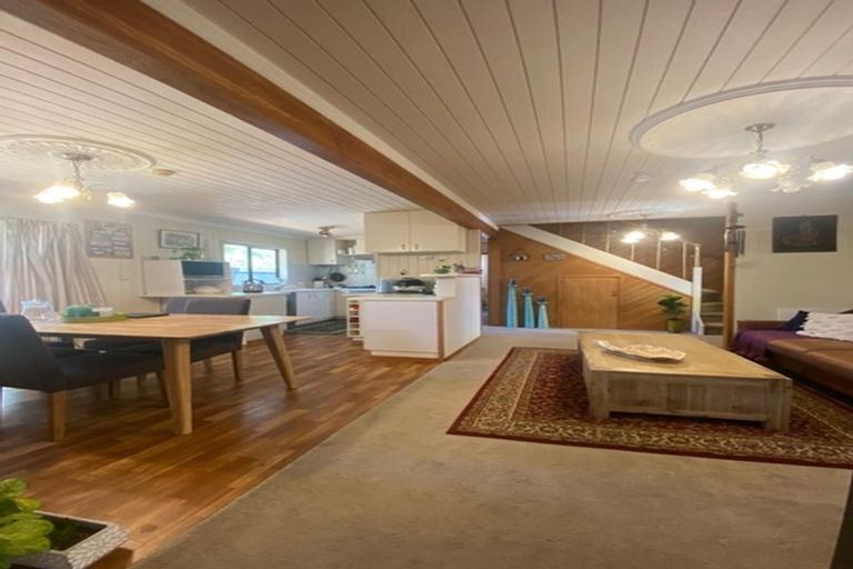 Photo of property in 3/76 Kaurilands Road, Titirangi, Auckland, 0604