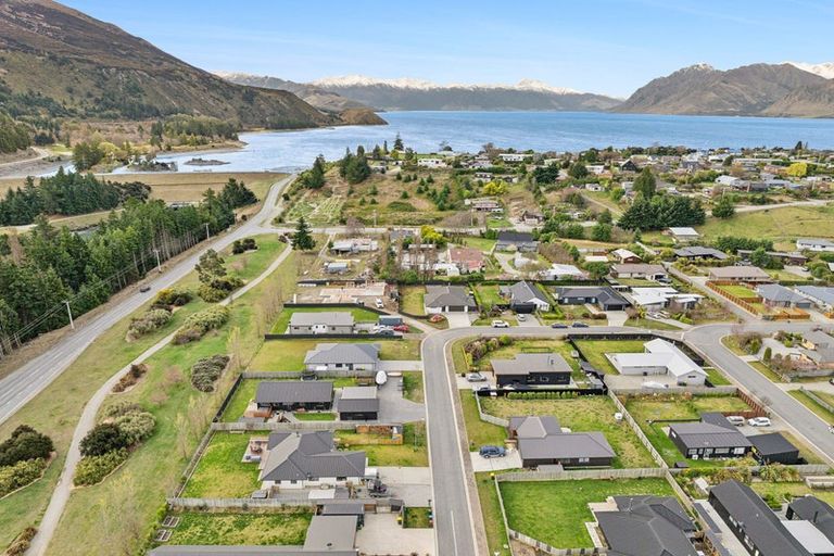 Photo of property in 5 Edna Lane, Lake Hawea, Wanaka, 9382