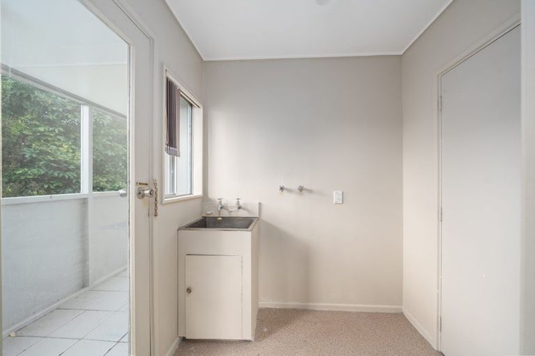 Photo of property in 32 Thurleigh Grove, Karori, Wellington, 6012