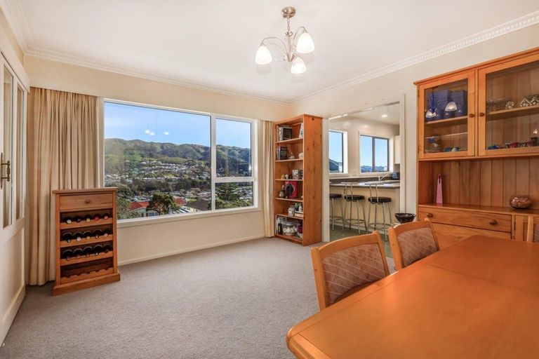Photo of property in 2 Spicer Place, Tawa, Wellington, 5028