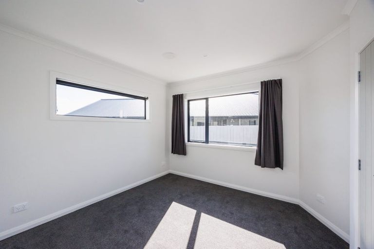 Photo of property in 48 Sardinia Grove, Fitzherbert, Palmerston North, 4410