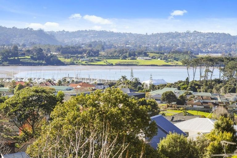 Photo of property in 94 Luckens Road, West Harbour, Auckland, 0618