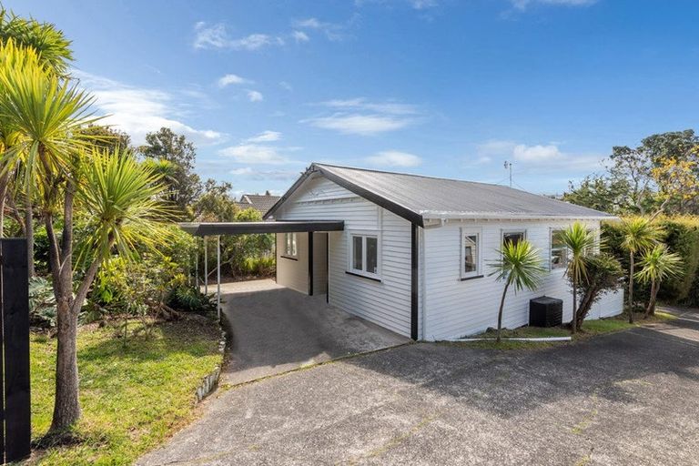 Photo of property in 5 Lyons Avenue, Murrays Bay, Auckland, 0630